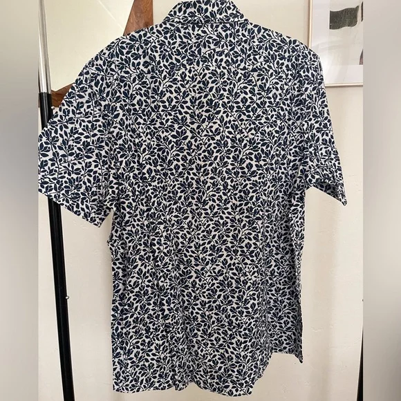 Murano blue and white floral short sleeve button down shirt - large - Picture 4 of 9
